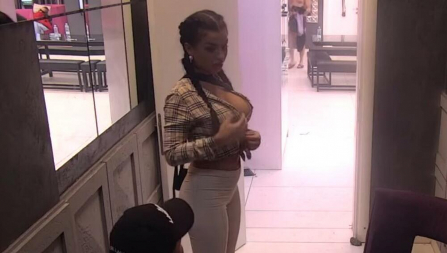 ČEGA SE PAMETAN STIDI... Zadrugarka se pohvalila svojim ogromnim silikonima i otkrila u kom stanju ih je radila, doktorka je zanemela!