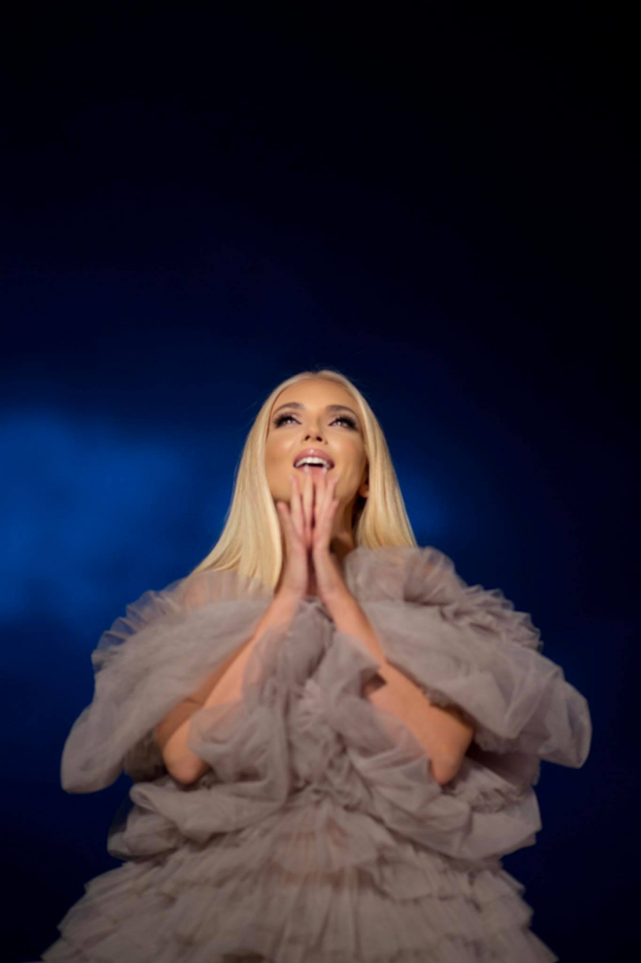 SAMA NAPISALA TEKST I MUZIKU Nikolina Kovač oduševila novom pesmom i najavila duet sa velikom zvezdom! (VIDEO)