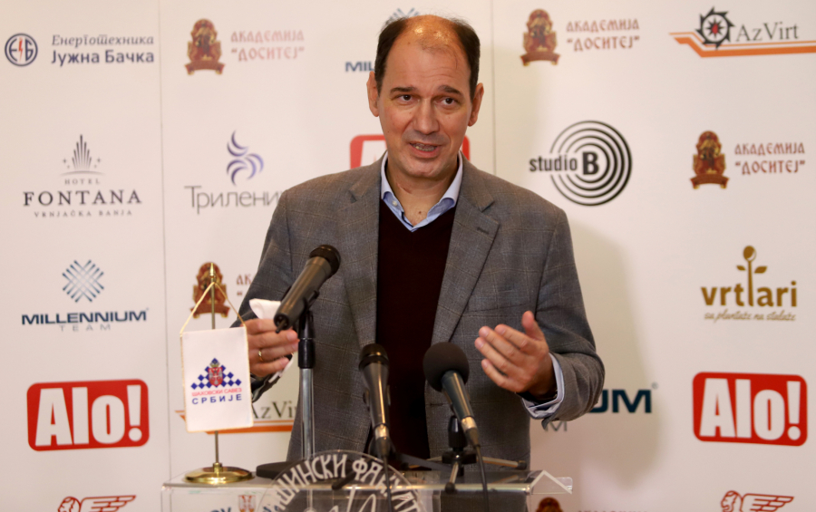 DEKAN KOJI VREME MERI PO ŠAHOVSKOM SATU Vladimir Popović: Tehnika i šah su izuzetno povezani!