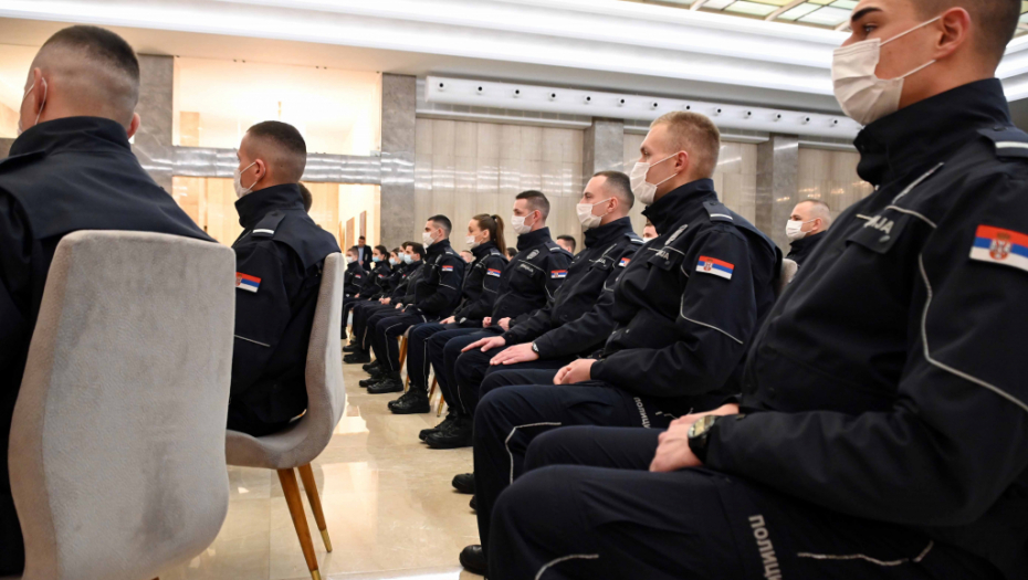 VULIN URUČIO NAGRADE NAJBOLJIM STUDENTIMA Ministar poručio: Služiti pravdi najveća je nagrada!