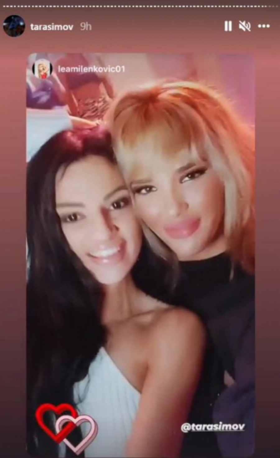 TARA SIMOV U LUDOM PROVODU SA ĆERKOM JASNE MILENKOVIĆ JAMI Devojke su bile u punom sjaju na jednom beogradskom splavu, a svi su primetili koliko Lea liči na mamu