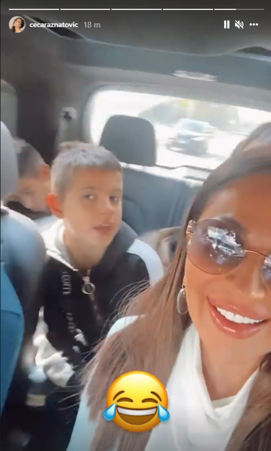 CECA I BOGDAN PODIGLI VEZU NA VIŠI NIVO Pevačica krenula na put, a ovako sada naziva dečka