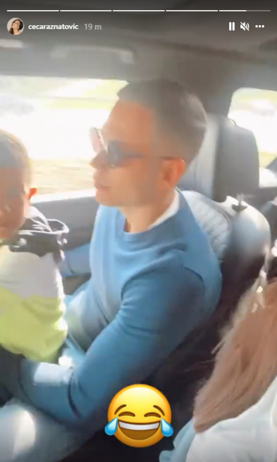 CECA I BOGDAN PODIGLI VEZU NA VIŠI NIVO Pevačica krenula na put, a ovako sada naziva dečka