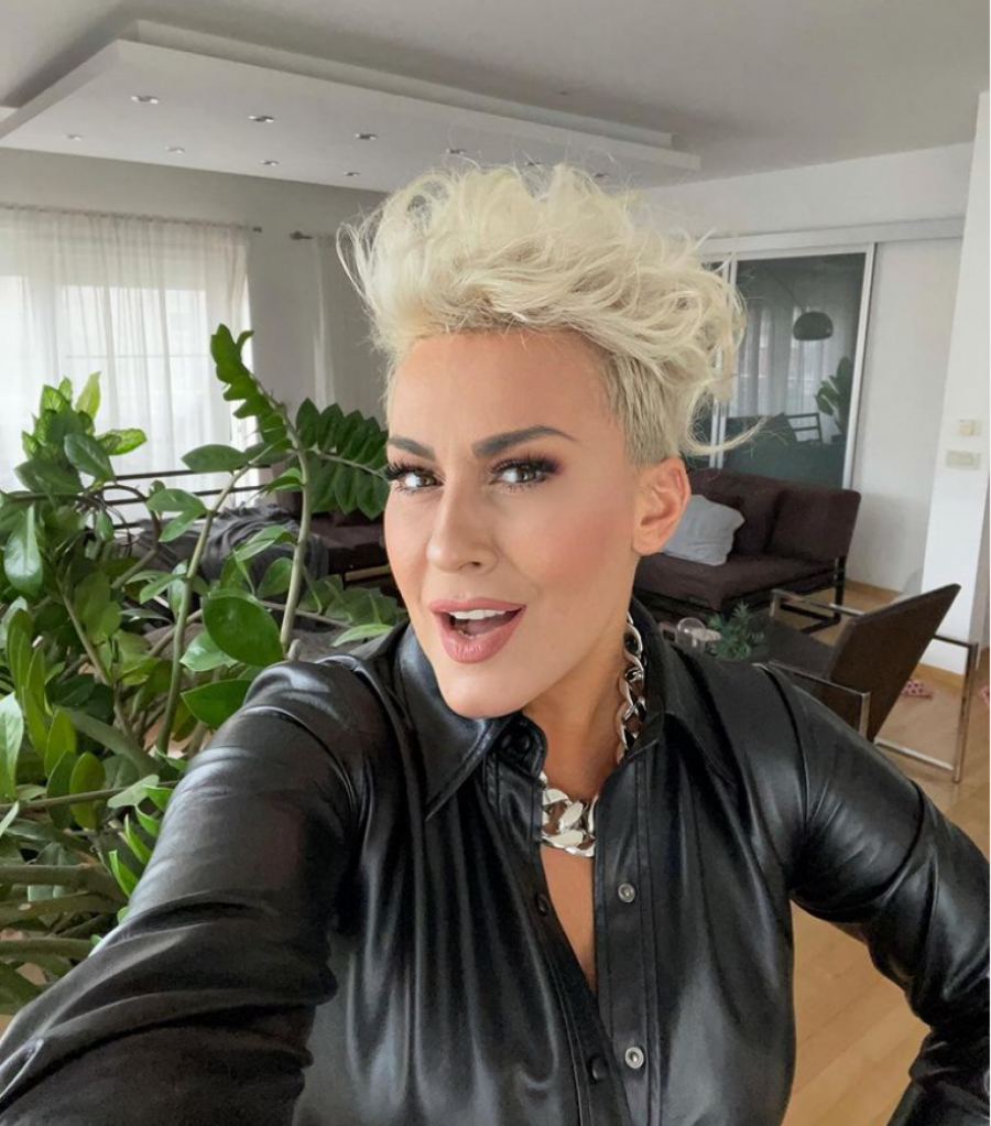 PEVALA NA SAHRANAMA, PA POSTALA POZNATA Indira iz grupe 