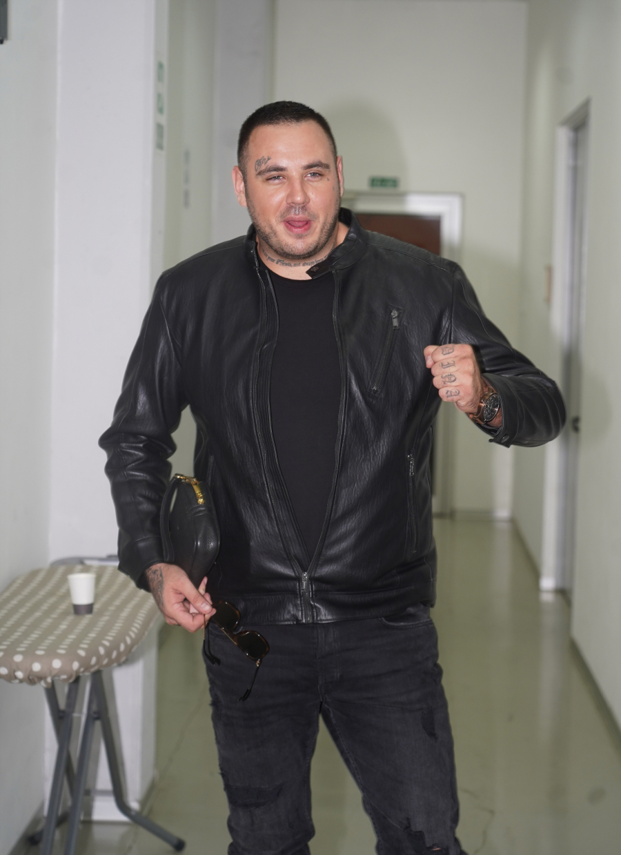 EKSKLUZIVNI ALO! PAPARACO Potpuno izoperisana Maja pazari krpice za Zadrugu, starleta šokirala novim izdanjem! (FOTO)