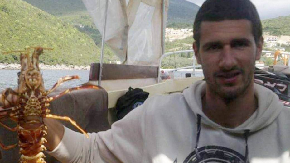 ZAKLAO DEVOJKU ISPRED ZGRADE Posle Malčanskog Berberina, ovo je drugi osuđeni na doživotnu robiju u Srbiji, sada moli da ga vrate u Crnu Goru
