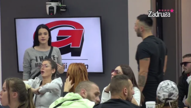 SKOČILA KAO OPARENA! Aleksandru pogodile Sandijeve reči, izbio sukob za crnim stolom!