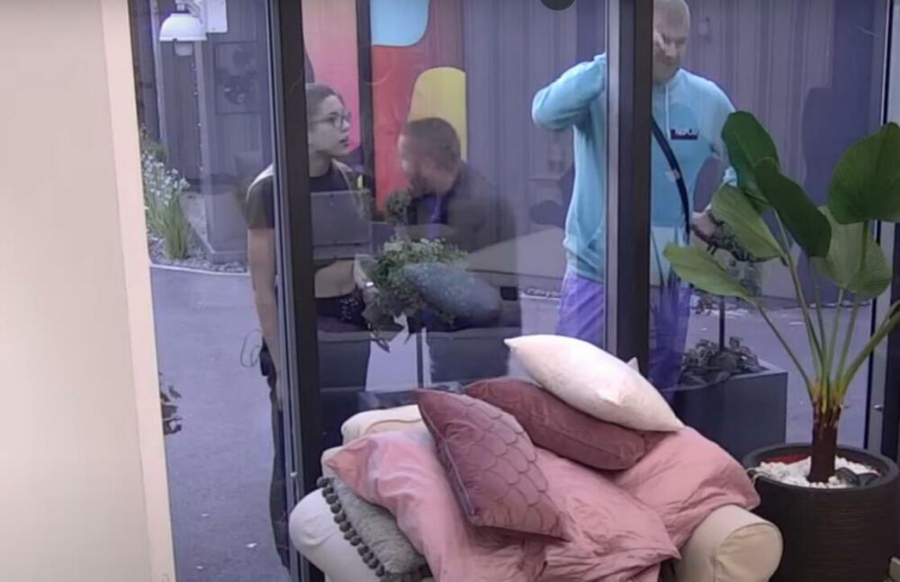 OVO SE NIKADA NIJE DESILO! Novi vođa pobegao sa budžetom, čeka se hitna odluka produkcije!