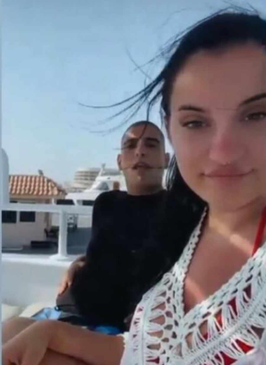 NEPREPOZNATLJIVA BEZ ŠMINKE! Ovako izgleda Darkova devojka kada nije na sceni, pratioci u šoku!