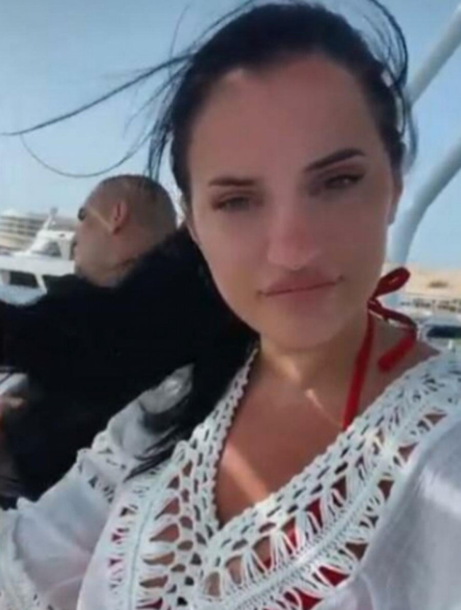 NEPREPOZNATLJIVA BEZ ŠMINKE! Ovako izgleda Darkova devojka kada nije na sceni, pratioci u šoku!