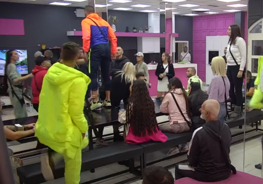 NEVIĐENI KARAMBOL U BELOJ KUČI! Dino se zaleteo na cimera, izgovorio brutalne pretnje, umešana i Tara Simov koja je krenula da divlja!