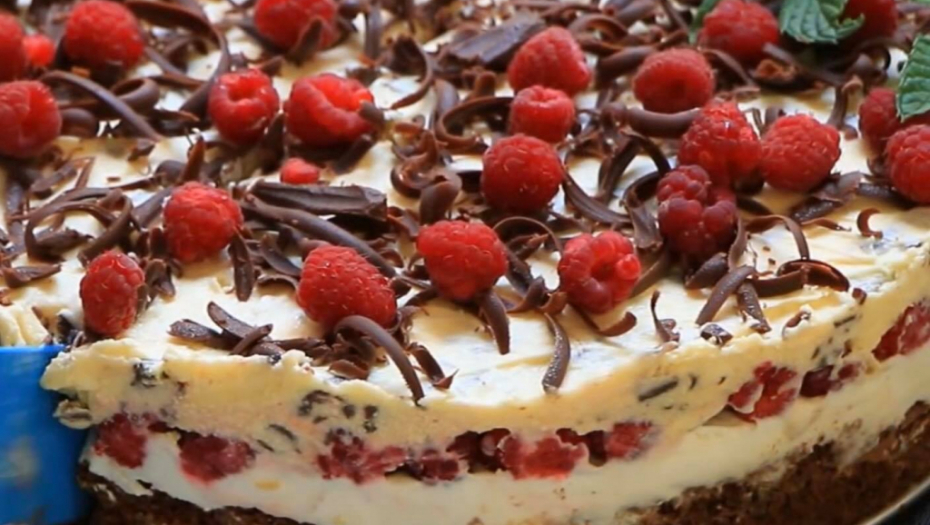 Topi se u ustima: Čokoladna torta sa malinama