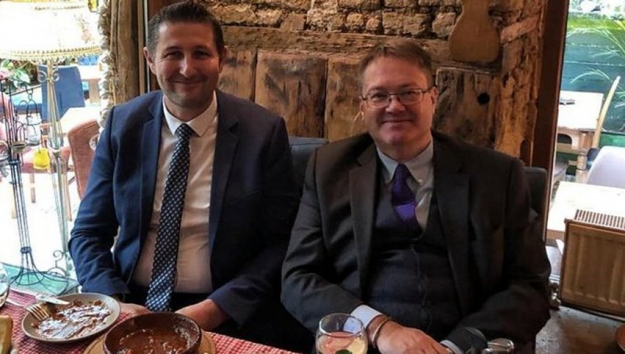 BRITANCI ŽELJNI KRVI NA KIM? Cilj Londona je sledeći: Sastanak na ručku uoči nereda (FOTO)