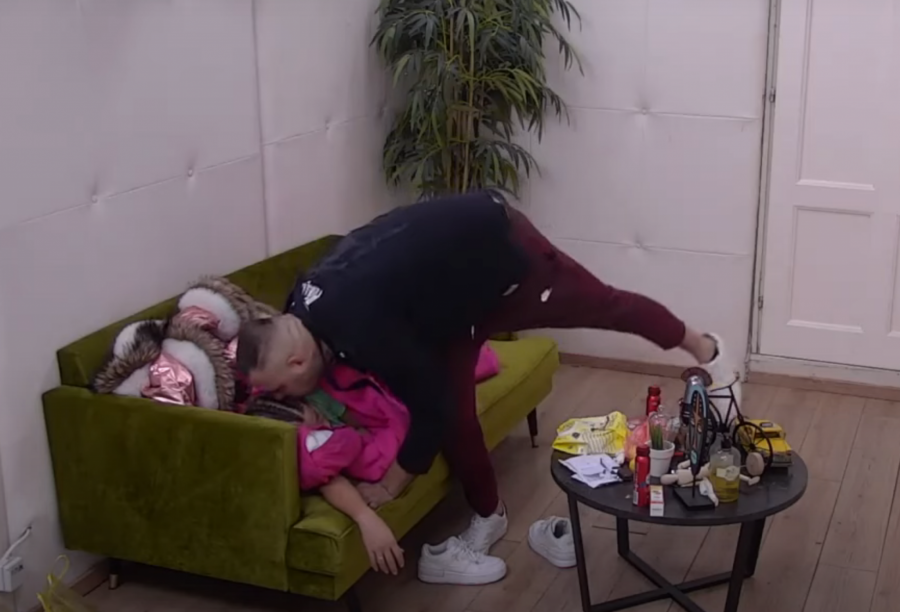 PAO PRVI POLJUBAC Dalila i Car se osamili, Dejanu će sada pozliti!