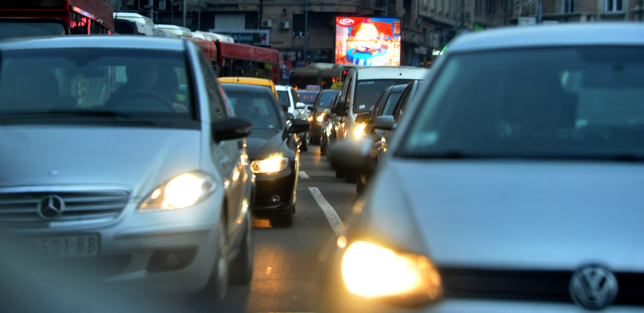 ZAR I VIKENDOM? KOLAPS U BEOGRADU Vozila mile, saobraćaj potpuno zakrčen u ovom delu grada (FOTO)