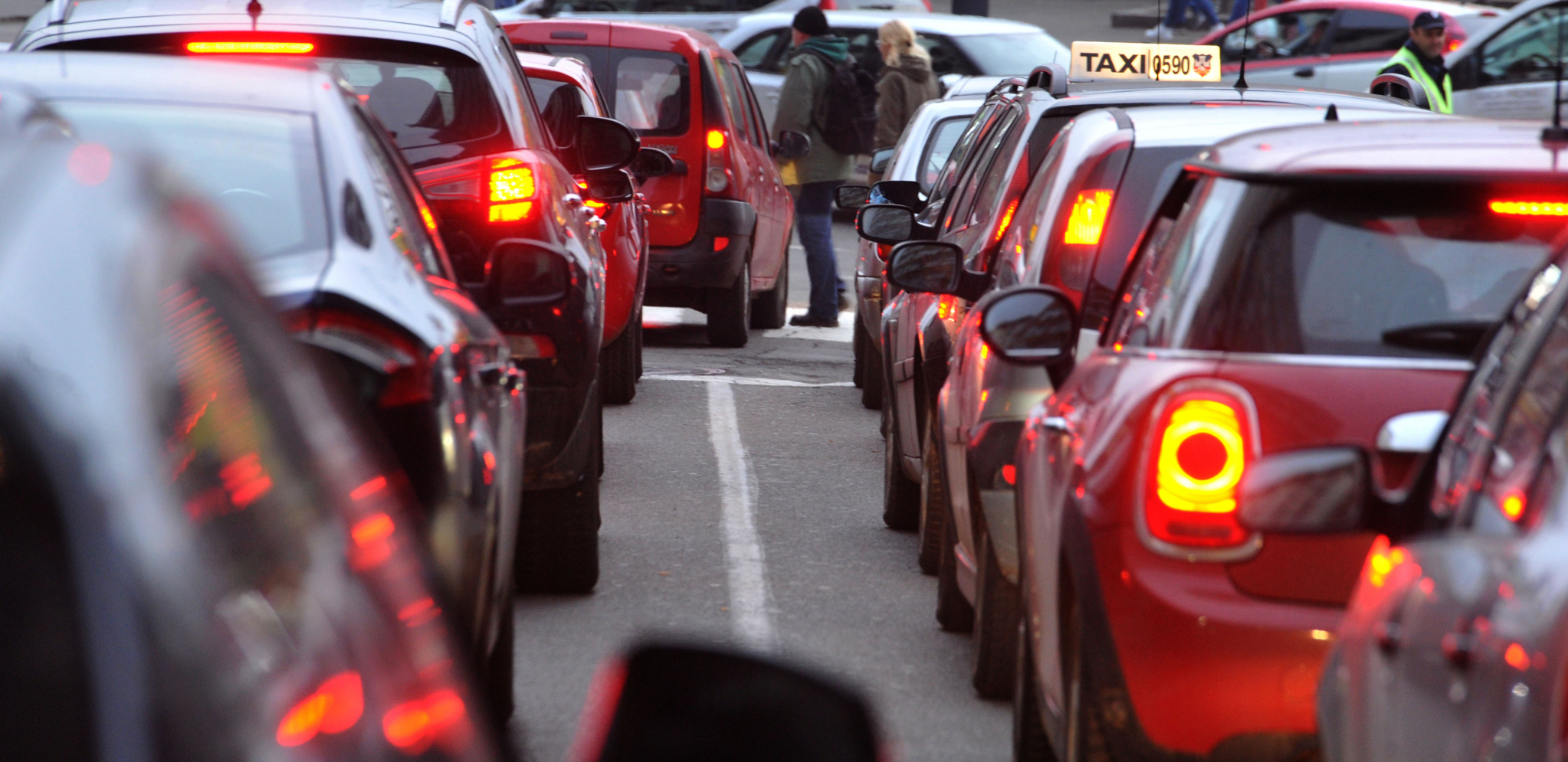 KAD BI SVAKO POVEZAO KOMŠIJU VOZILA BI BILO MANJE Postoje dva predloga za smanjenje saobraćajnih gužvi u glavnom gradu