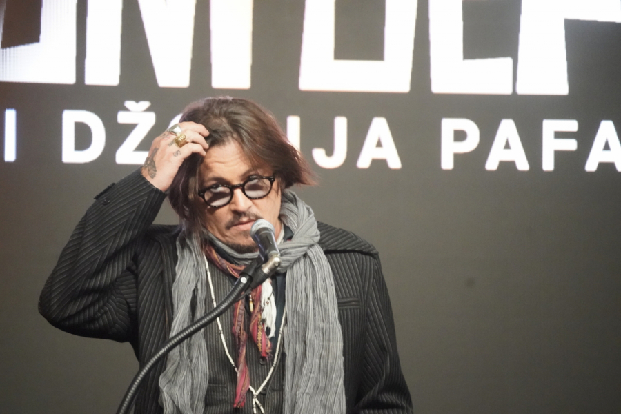 ISPLIVALI NOVI DETALJI IZ SUDNICE Džoni Dep tukao bivšu, vukao po razbijenom staklu i pretio smrću?