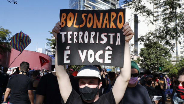 OPTUŽNICA ZA UBISTVO OD 1.078 STRANICA Kobna odluka ovog predsednika osudila hiljade ljudi na smrt!