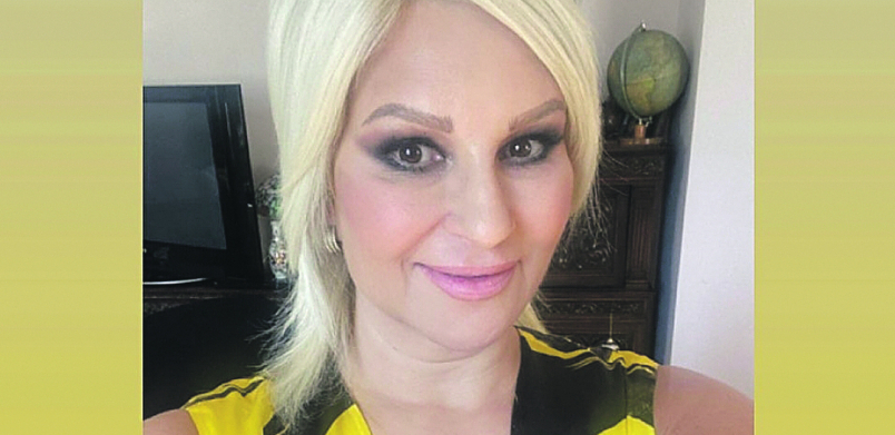 RADI LI ONA NEŠTO? Mnoge zvezde mogu da joj pozavide: Zoka nema mira, samo se selfira! (FOTO)