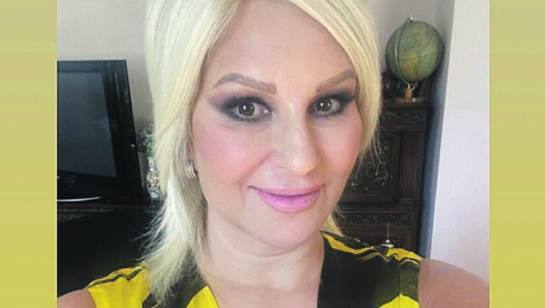 RADI LI ONA NEŠTO? Mnoge zvezde mogu da joj pozavide: Zoka nema mira, samo se selfira! (FOTO)