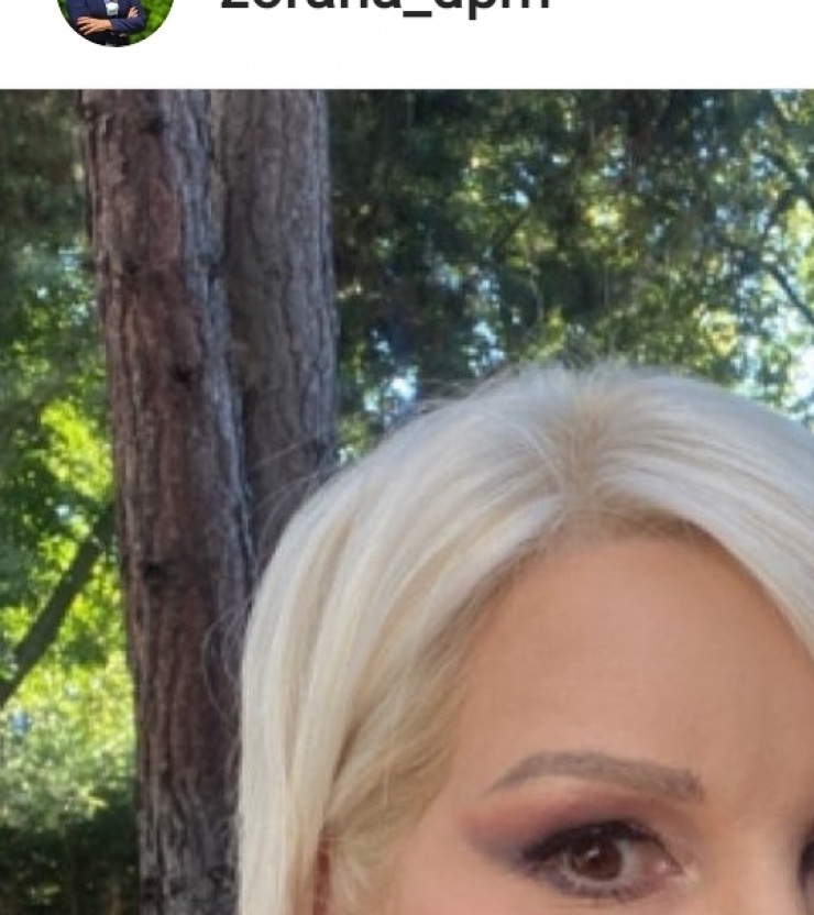 RADI LI ONA NEŠTO? Mnoge zvezde mogu da joj pozavide: Zoka nema mira, samo se selfira! (FOTO)