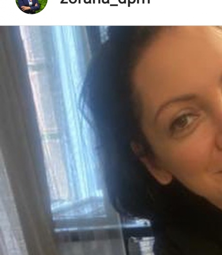 RADI LI ONA NEŠTO? Mnoge zvezde mogu da joj pozavide: Zoka nema mira, samo se selfira! (FOTO)