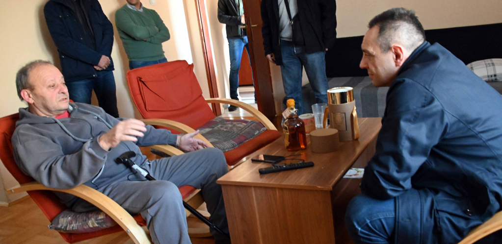 STARIJEM ČOVEKU OTETO 245.000 DINARA NA ULICI Ministar Vulin se odmah oglasio: Beograd će biti bezbedan! (FOTO)