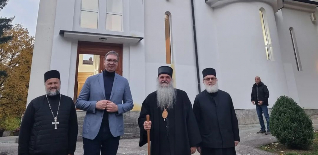 VUČIĆ U BOGORODIČNOJ CRKVI U MRZENICI: Hvala vladiki Davidu na gostoprimstvu (FOTO)