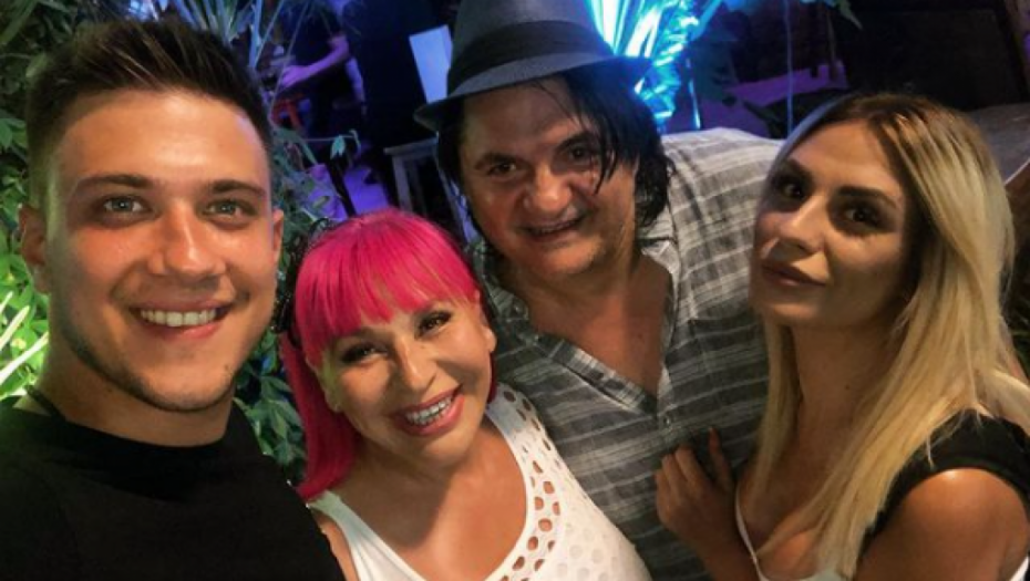 SLAVLJE U DOMU ZORICE BRUNCLIK Ćerka Zlata je prava lepotica, a danas sa majkom ima poseban razlog za radost!