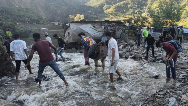 BUJICE U NEPALU Najmanje 25 ljudi nestalo u klizištima na istoku zemlje