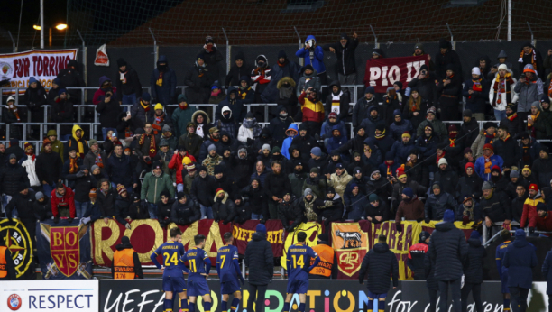 NAVIJAČI ROME POSTROJILI IGRAČE POSLE DEBAKLA! Brukanje im je teško palo, Murinjo preuzeo odgovornost! (VIDEO)