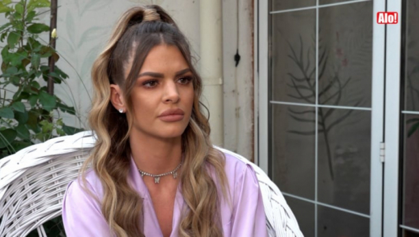 ATRAKTIVNA RIALDA POKAZALA SVOJE TELO Bivša zadrugarka se skunula u bikini i istakla svoju izvajanu figuru