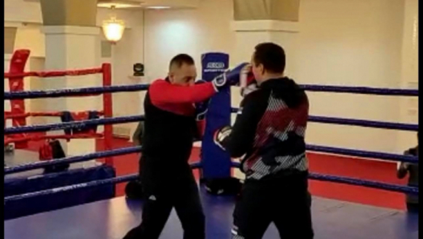 Ministar Vulin sparingovao sa selektorom bokserske reprezentacije (VIDEO)