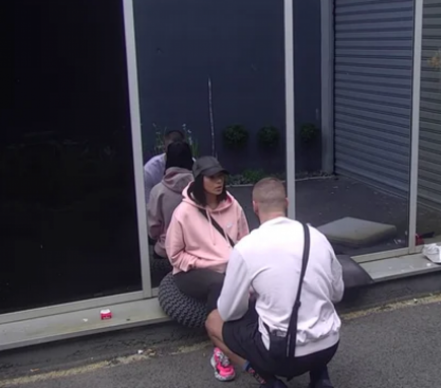 VRELA AKCIJA MILICE I MENSURA! Nakon žestoke svađe usledio obračun ispod pokrivača, naočigled svih Zadrugara