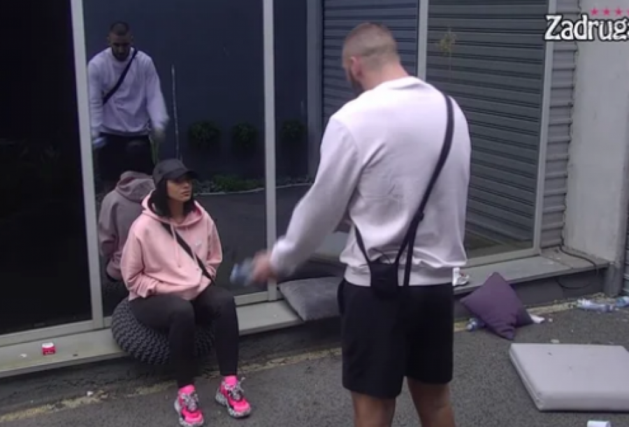 MENSUR U RANAMA! Držanje za ruke sa Milicom pretvorilo se u pakao!