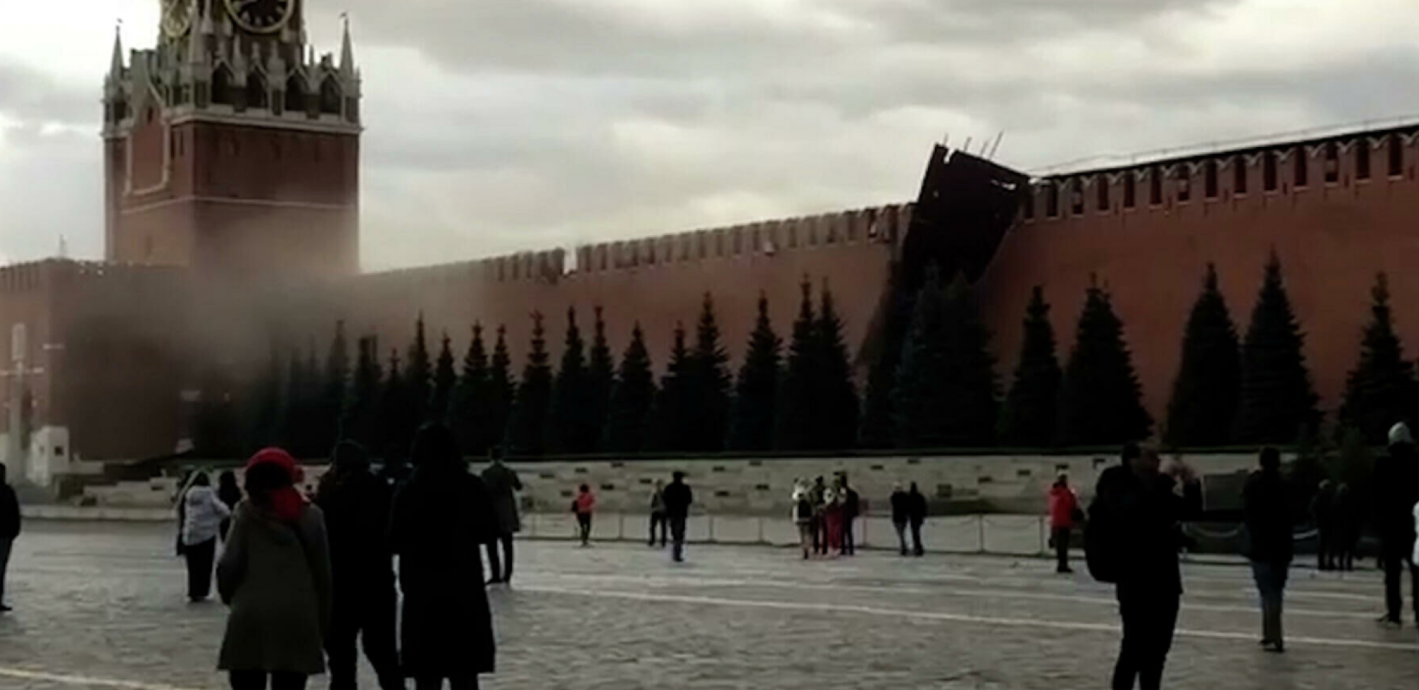 NOSI SVE PRED SOBOM Uraganski udari vetra u Moskvi, oštećene zidine Kremlja (VIDEO)