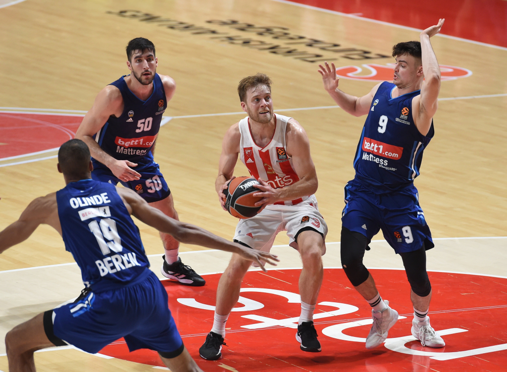 EFES SLAVIO PRED DOLAZAK U BEOGRAD! Larkin vodio Turke do pobede, Alba lako protiv Panatinaikosa!