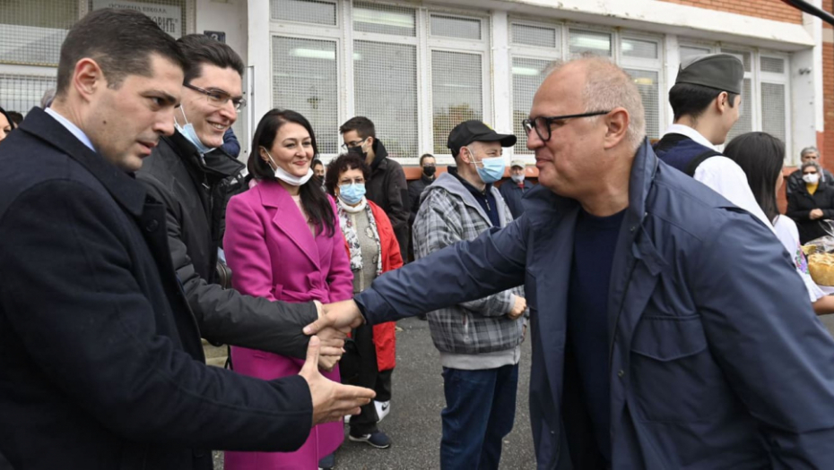 VESIĆ NAJAVIO PREOKRET: Zajedničkim snagama možemo da uradimo da ova naselja postanu bolje mesto za život svih ljudi!