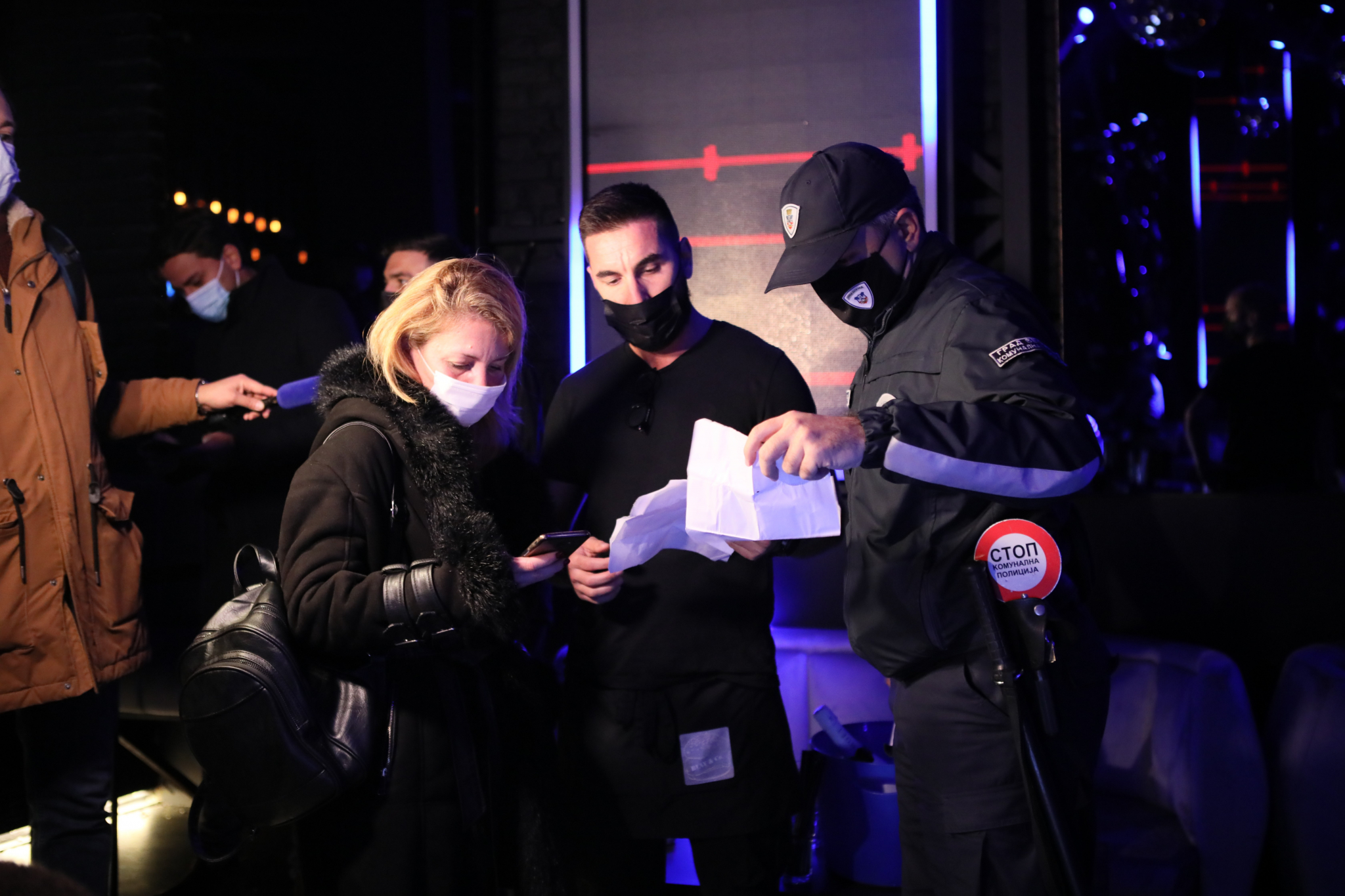 STROGA KONTROLA KOVID PROPUSNICA Policija noćas izvršila proveru u 800 objekata, pljuštale kazne!