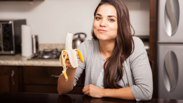 Više štete nego koristi: Evo zbog čega ne bi trebalo da jedete bananu na prazan stomak