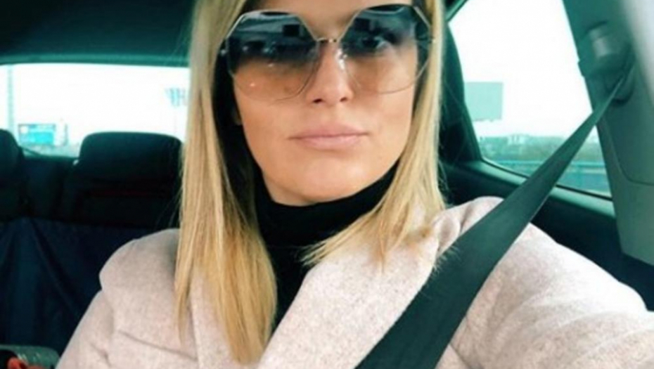 SKIDALA SE U RIJALITIJU! Svojim šokantnim ponašanjem privlačila je pažnju javnosti, danas je voditeljka, a tek kad joj vidite muža!