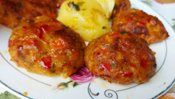 SPREMITE PILEĆE PLJESKAVICE SA POVRĆEM Drugačije od onih na koje ste navikli