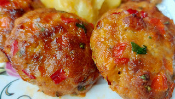 TAJNA SOČNIH PLJESKAVICA Sigurno niste znali ovaj trik za mleveno meso, a ne košta ništa