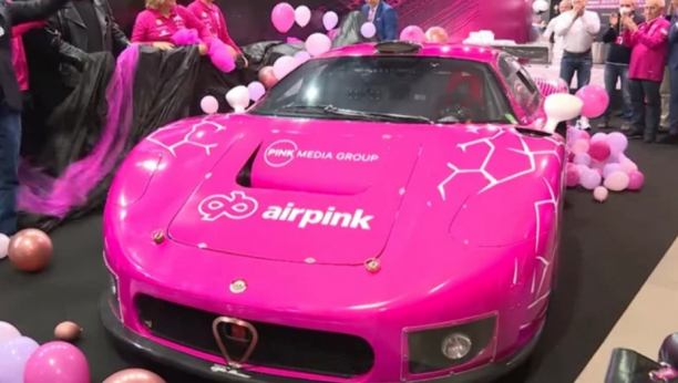 PADOVA JE NA KOLENIMA! Lepotica Željka Mitrovića osvojila je Italiju!