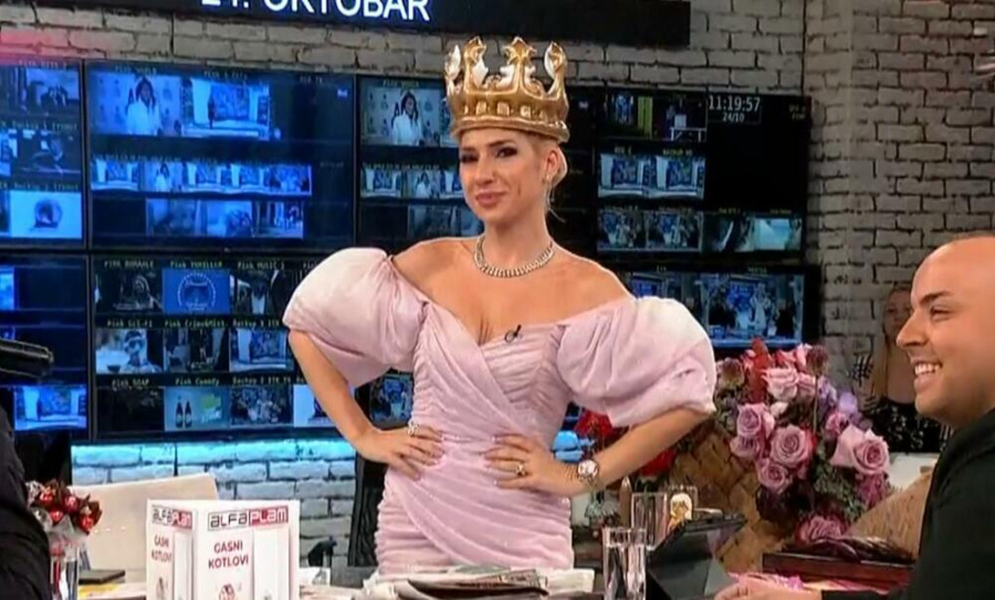 PITAJTE LJUDE S PINKA KAKO SE PONAŠALA PREMA NJIMA Jovana Jeremić ponovo potkačila Joksimovićku, tvrdi da je iskompleksirana!