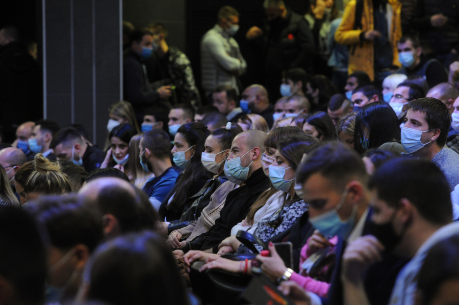 BRNABIĆ PORUČILA MLADIMA SRPSKE NAPREDNE STRANKE Ne povlačite se pred barabama koje nikad ništa nisu uradile