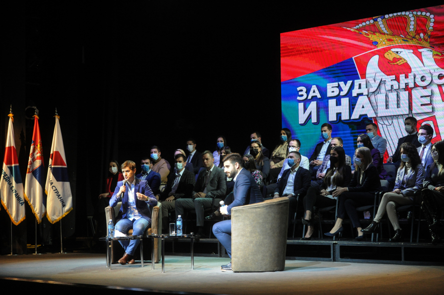 BRNABIĆ PORUČILA MLADIMA SRPSKE NAPREDNE STRANKE Ne povlačite se pred barabama koje nikad ništa nisu uradile