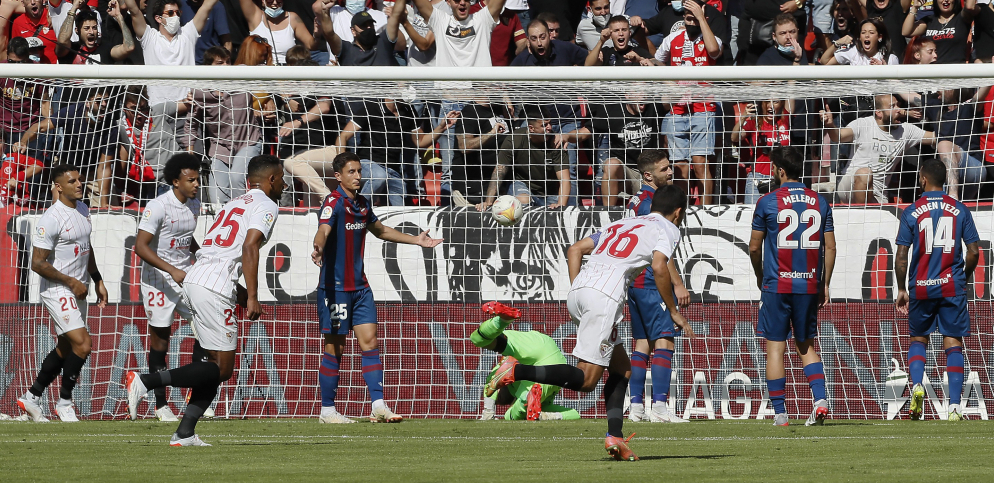 MARKU PUNA MREŽA NA DEBIJU Primio tri komada, ali su ga saigrači izvukli (VIDEO)