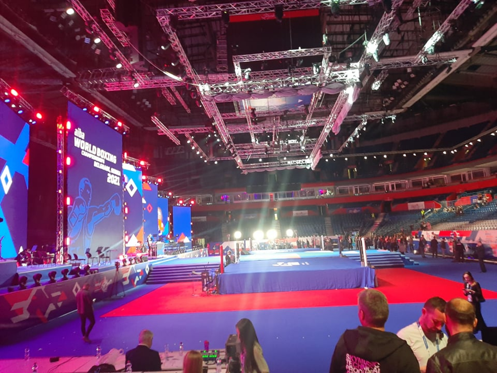 SLIKA KOJA JE OBIŠLA SVET! Počelo Svetsko prvenstvo u boksu u Beogradu! (FOTO, VIDEO)