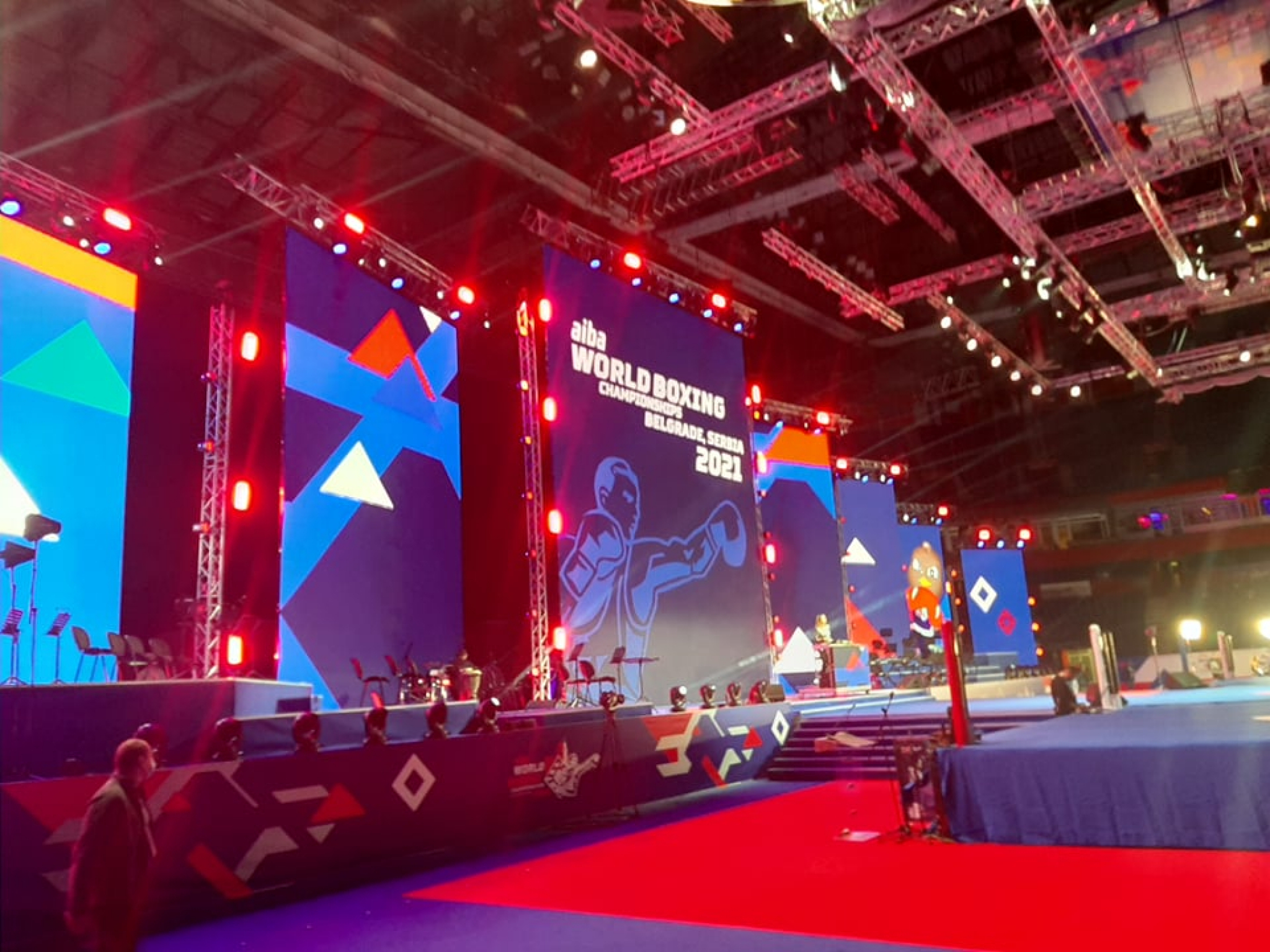 SLIKA KOJA JE OBIŠLA SVET! Počelo Svetsko prvenstvo u boksu u Beogradu! (FOTO, VIDEO)